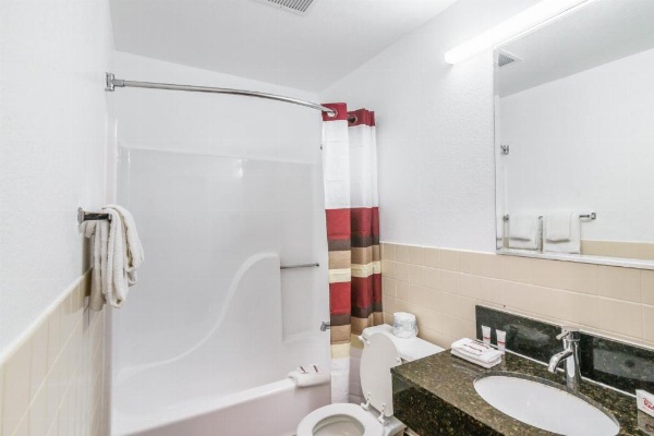 Red Roof Inn Palmdale - Lancaster image 11